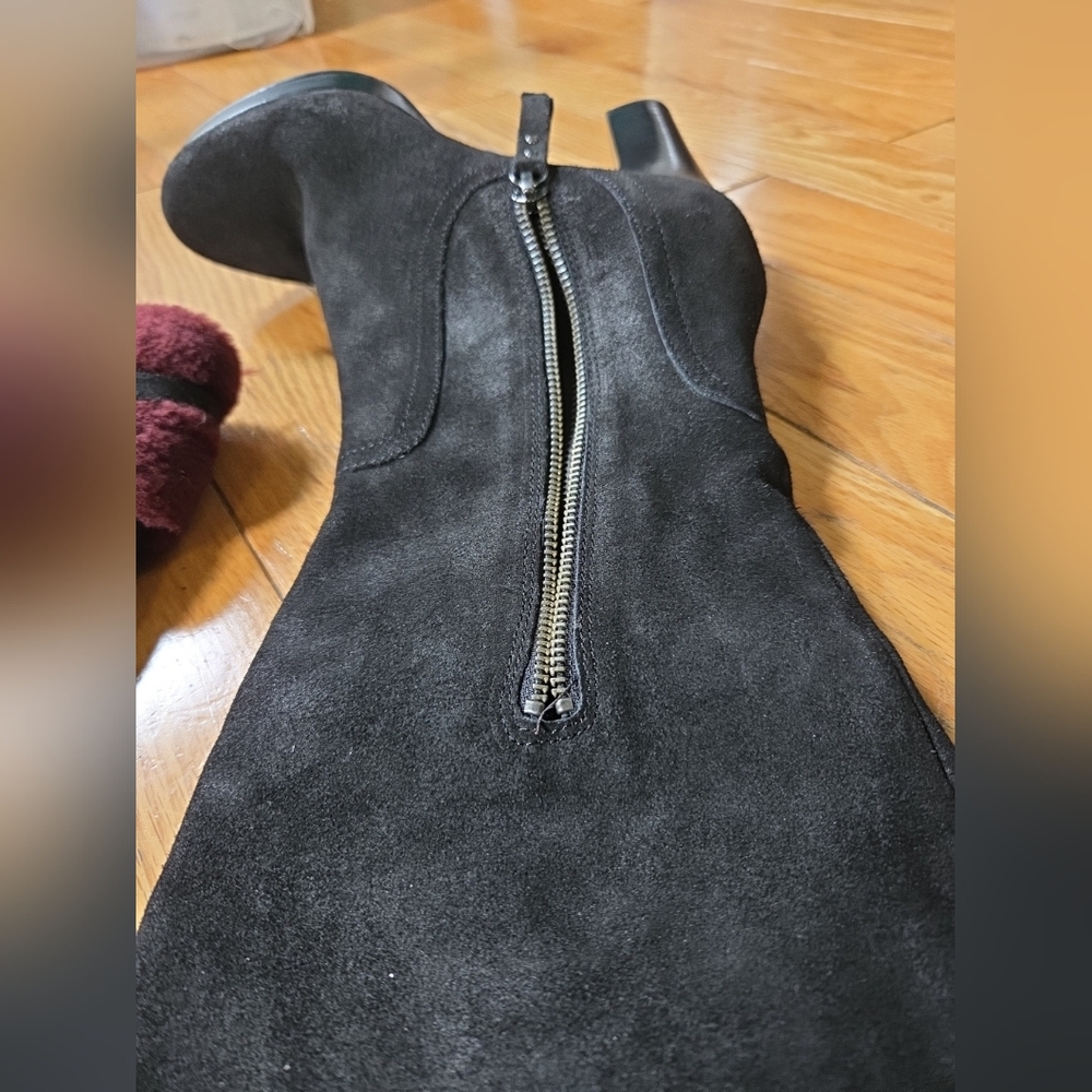 UGG Ophira black suede over-the-knee boots with a burgundy lamb fur cuff. - Picture 5 of 13